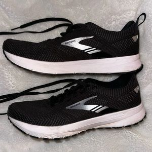 Brooks Revel 5